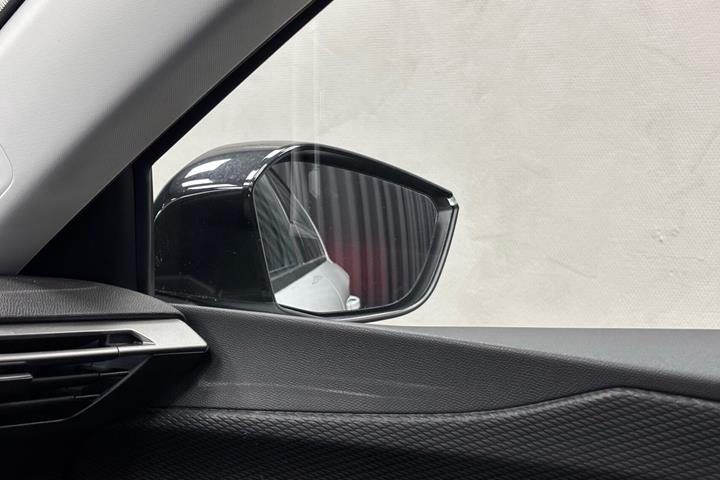 Hvid Peugeot E-308 fra 2025
