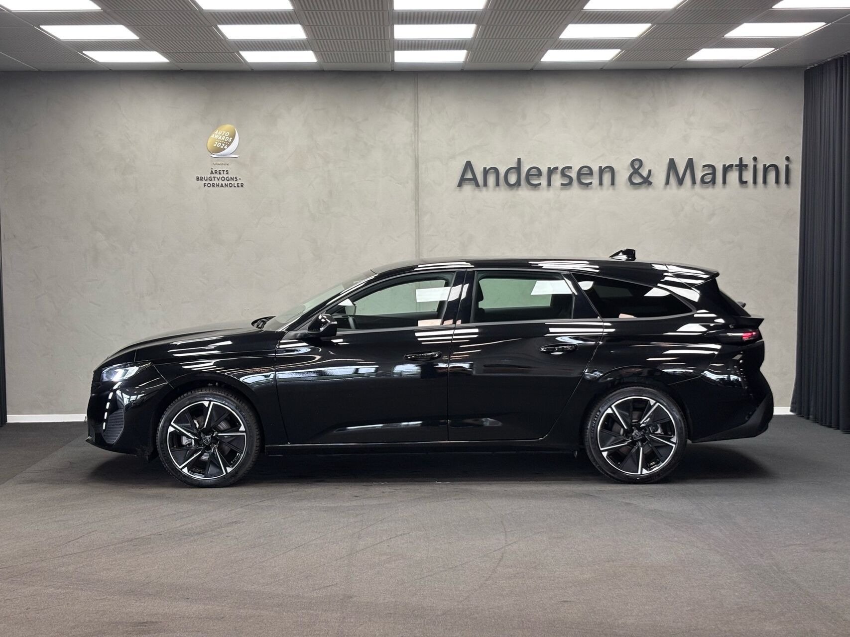 Sort Peugeot E-308 fra 2025