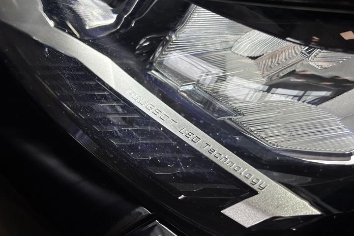 Sort Peugeot E-308 fra 2025