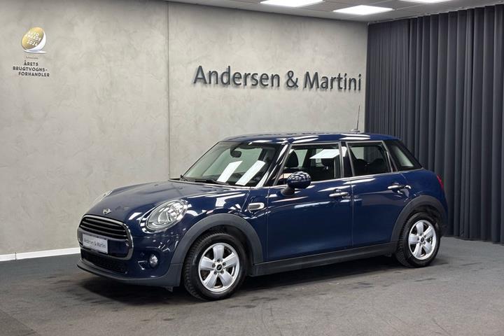 Blå Mini Cooper fra 2017