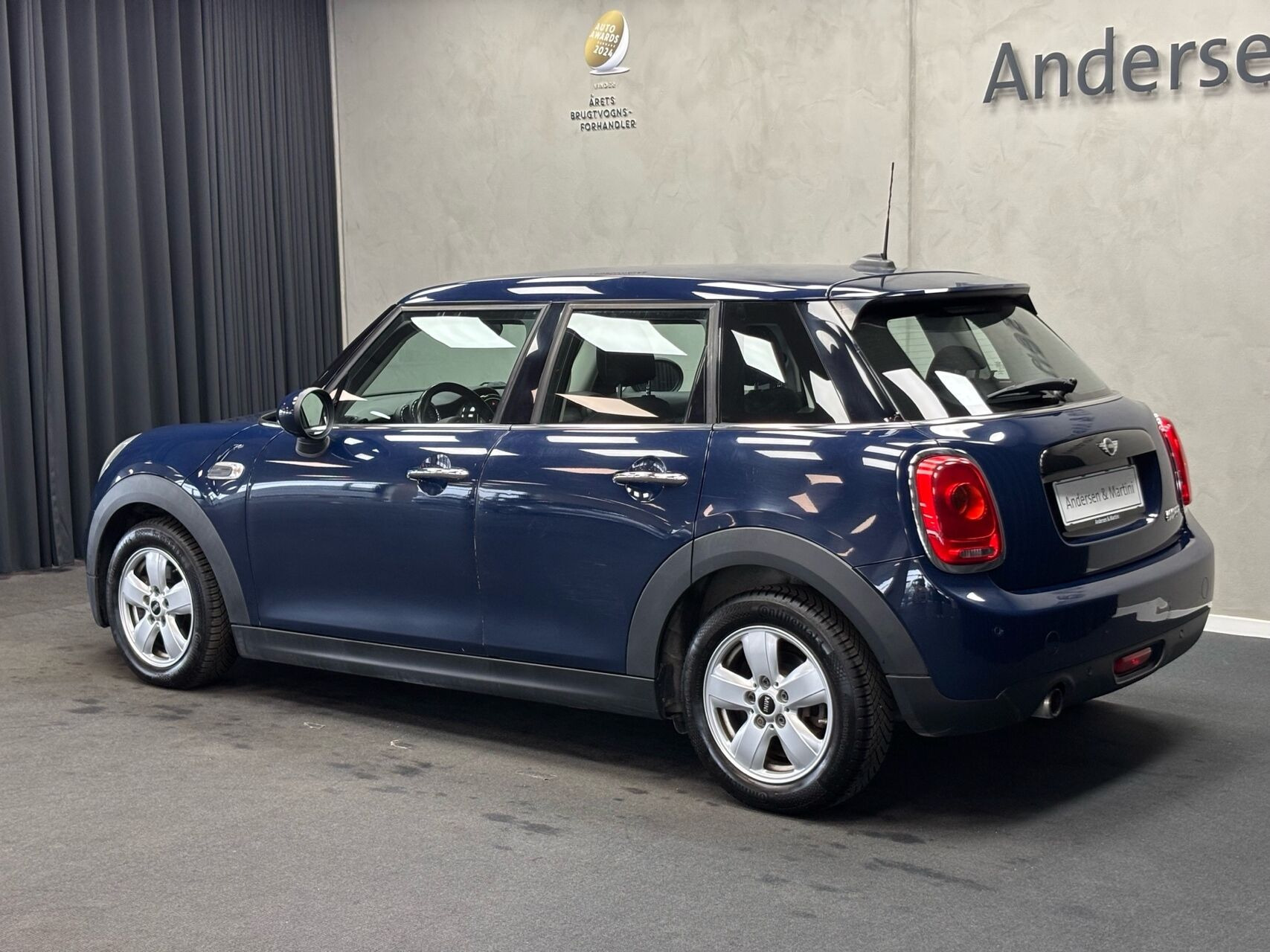 Blå Mini Cooper fra 2017