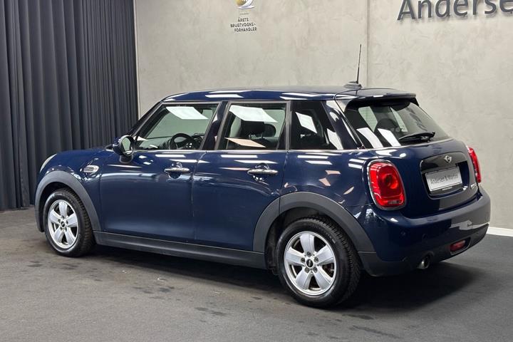 Blå Mini Cooper fra 2017