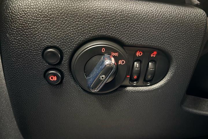 Blå Mini Cooper fra 2017
