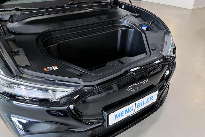 Sort Ford Mustang Mach-E fra 2021