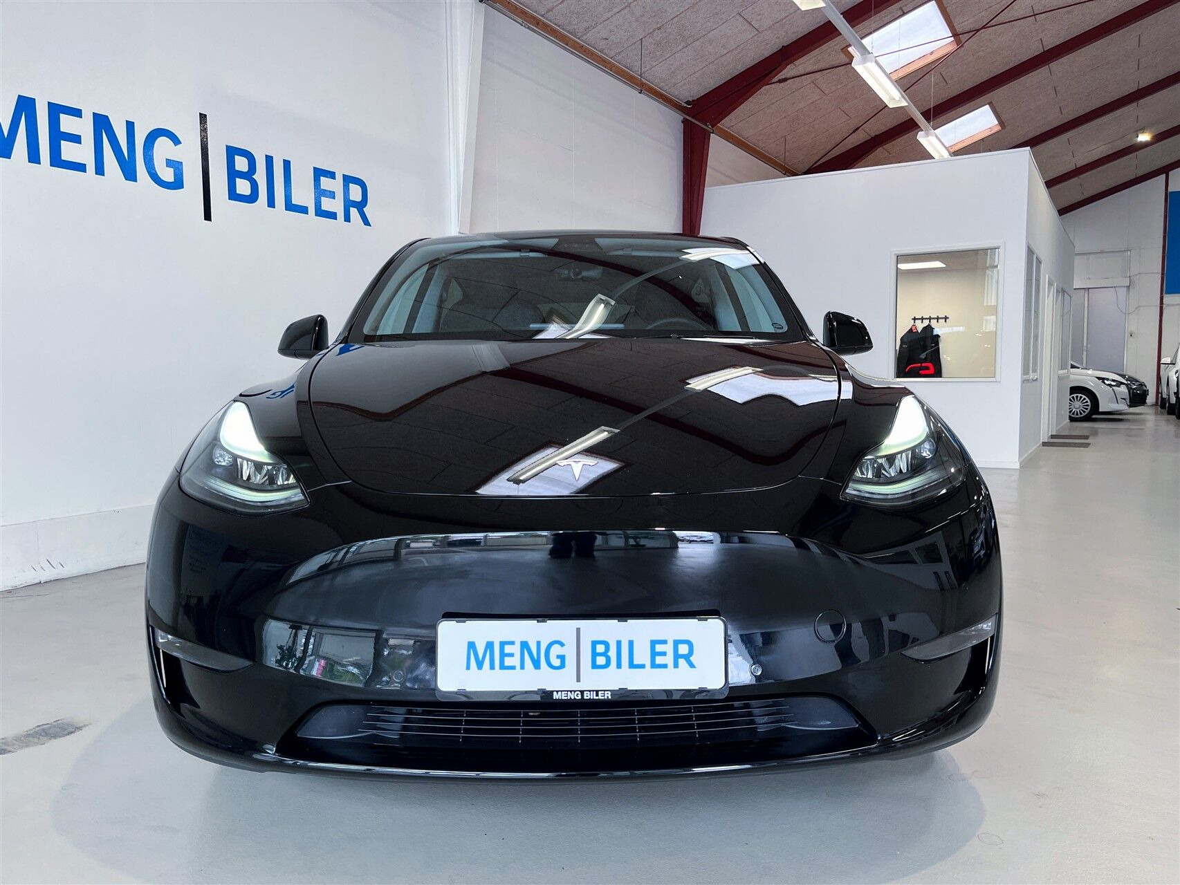 Sort Tesla Model Y fra 2022