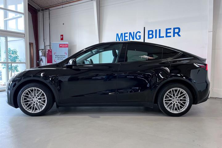 Sort Tesla Model Y fra 2022