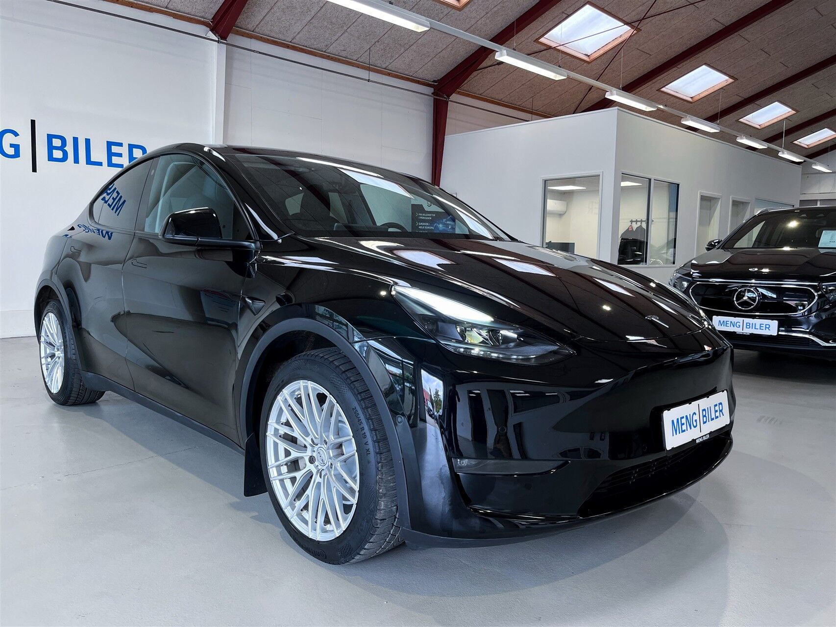 Sort Tesla Model Y fra 2022
