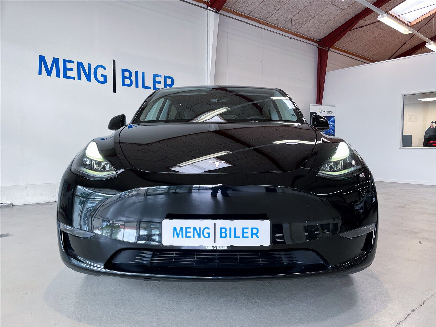 Sort Tesla Model Y fra 2022
