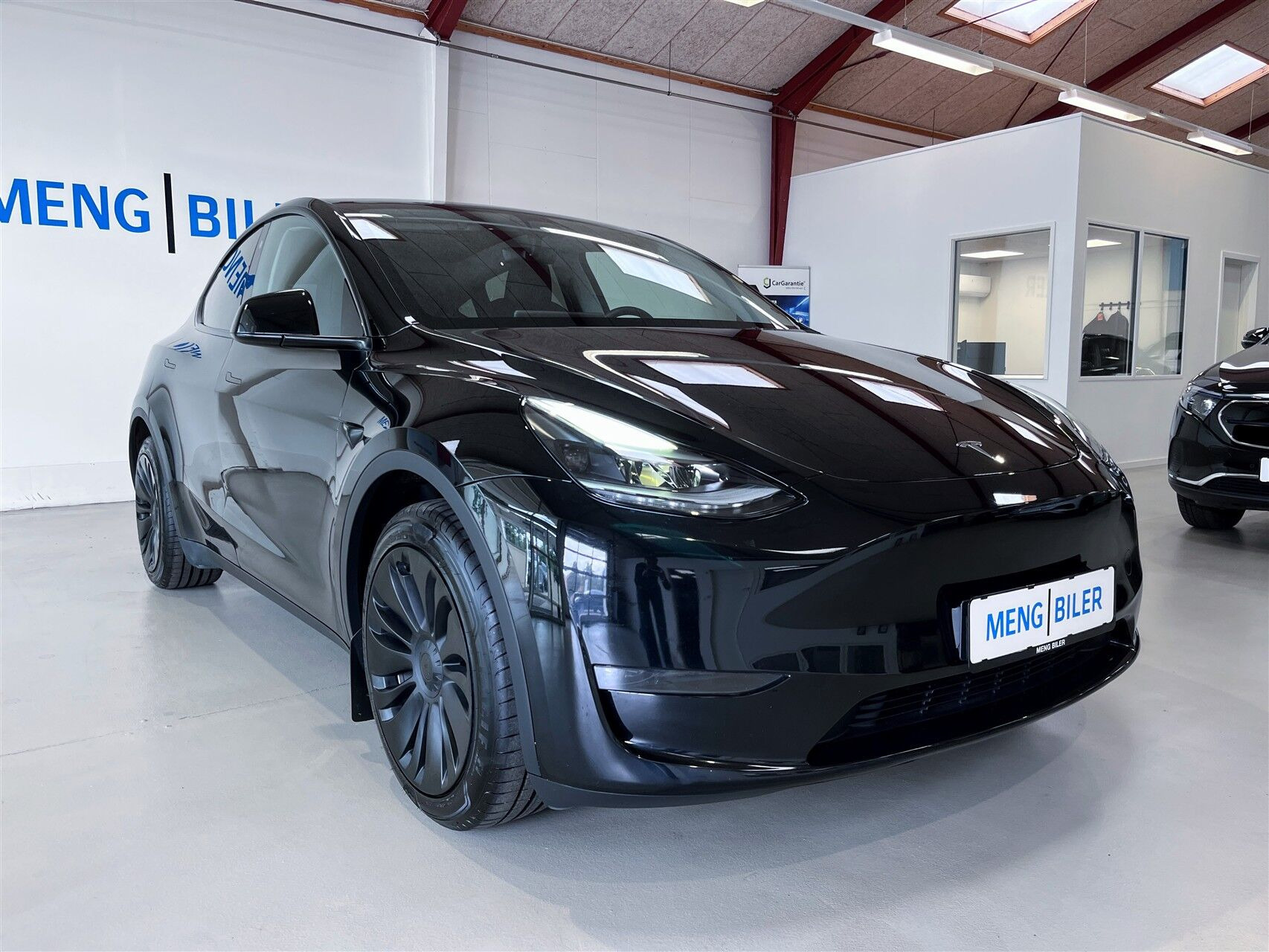 Sort Tesla Model Y fra 2022