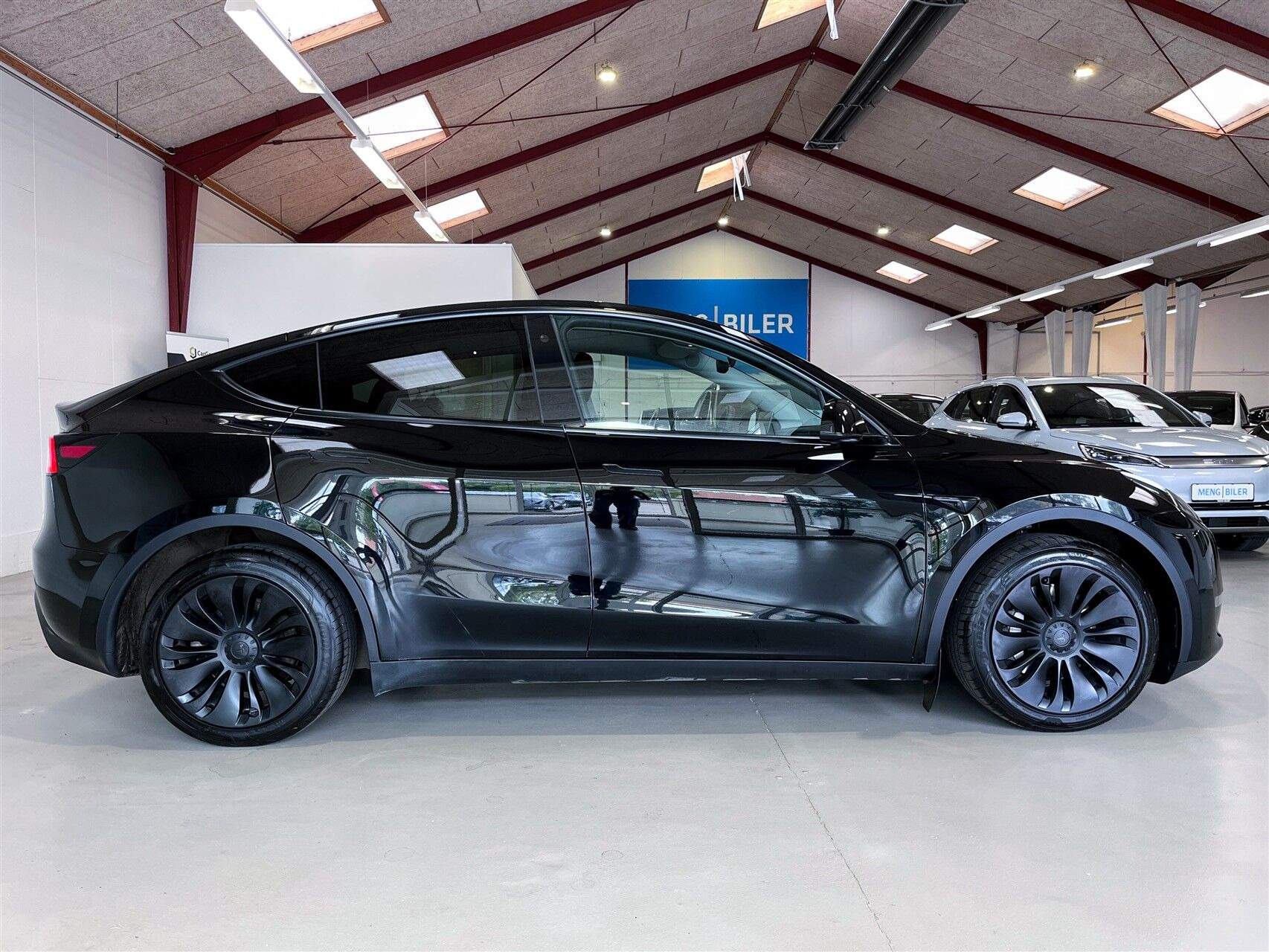 Sort Tesla Model Y fra 2022