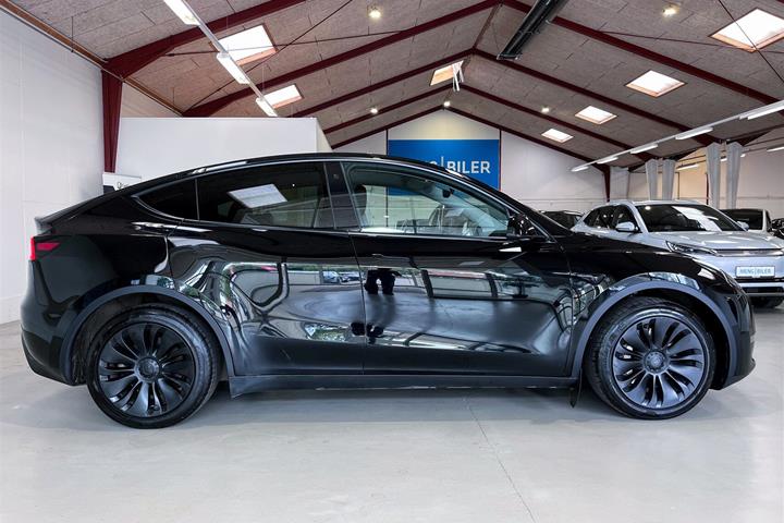 Sort Tesla Model Y fra 2022