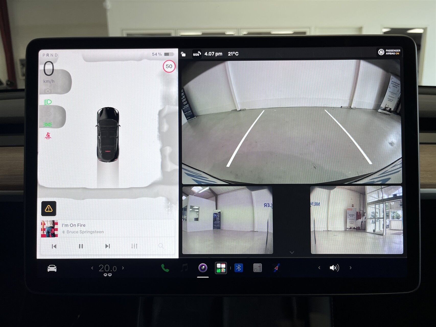 Sort Tesla Model Y fra 2022