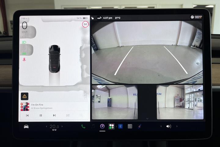 Sort Tesla Model Y fra 2022