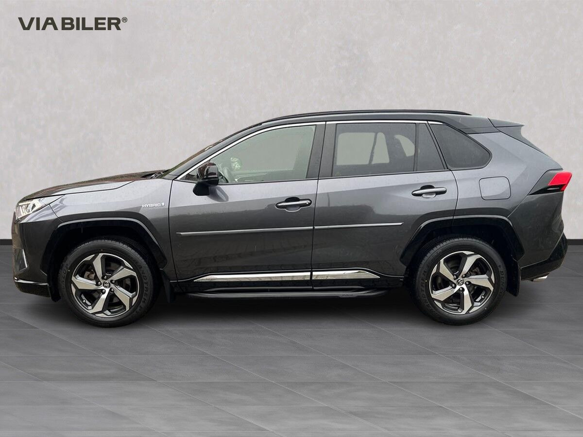 Grå Toyota RAV4 fra 2020