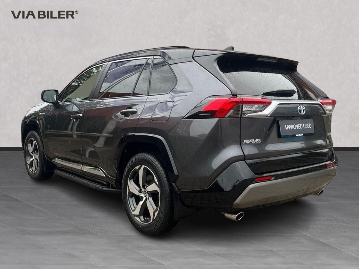 Grå Toyota RAV4 fra 2020