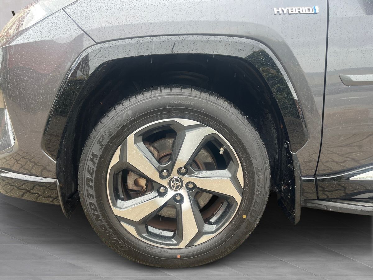 Grå Toyota RAV4 fra 2020
