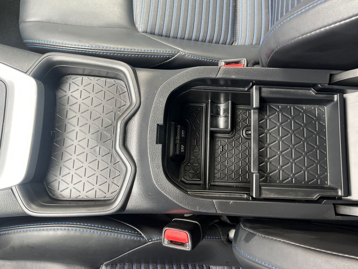 Grå Toyota RAV4 fra 2020