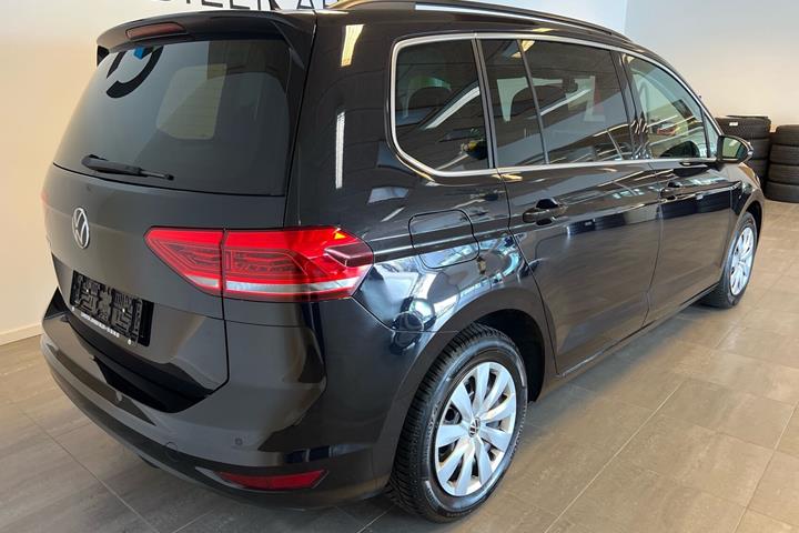 Sort VW Touran fra 2020
