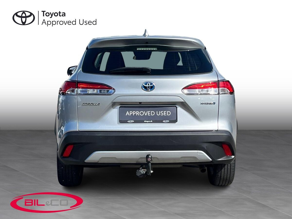 Sølv Toyota Corolla Cross fra 2022