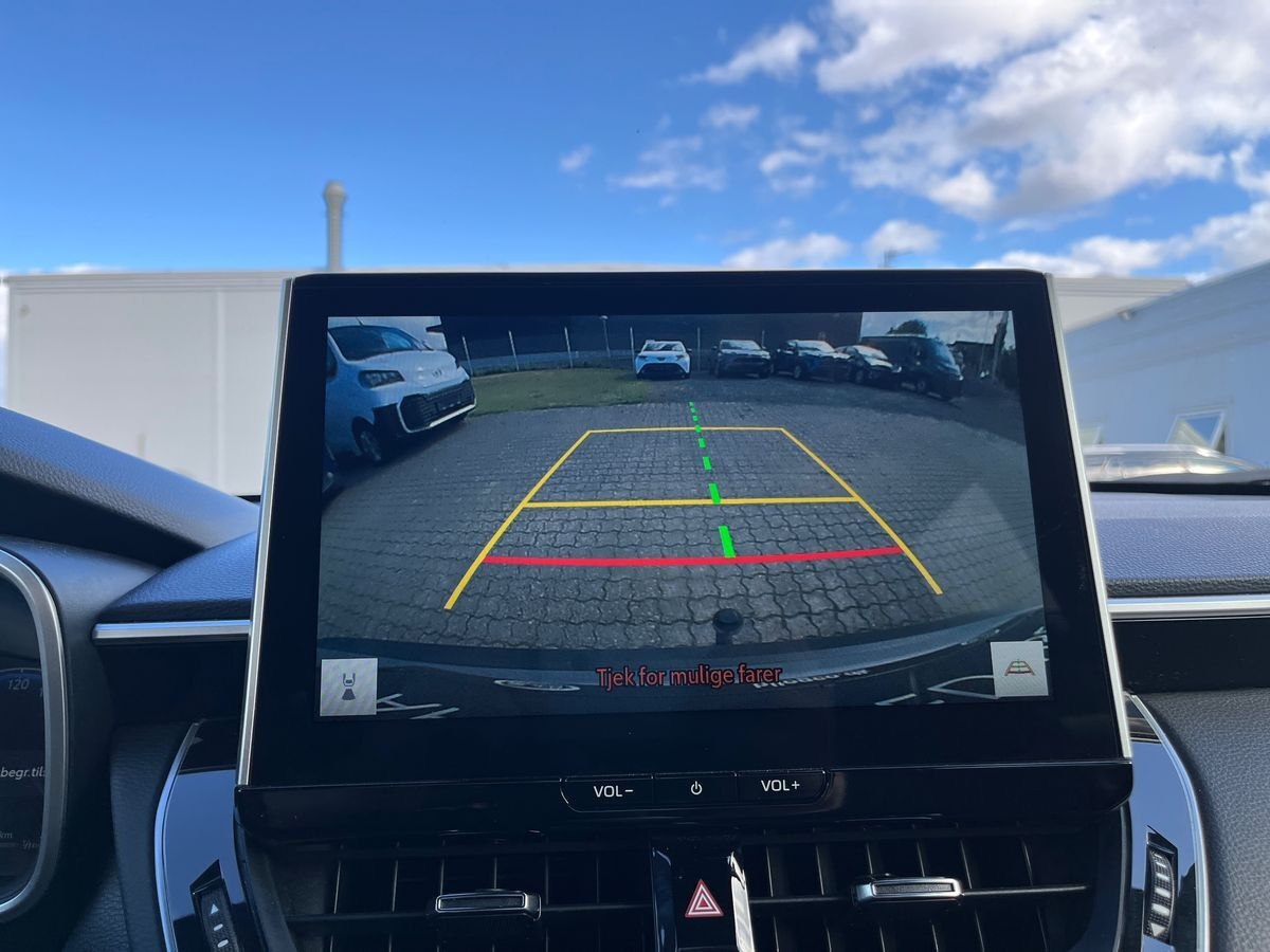 Sølv Toyota Corolla Cross fra 2022
