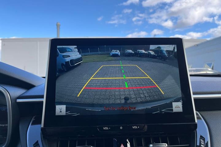 Sølv Toyota Corolla Cross fra 2022