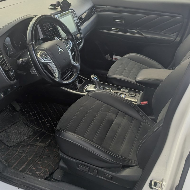 undefined Mitsubishi Outlander fra 2020