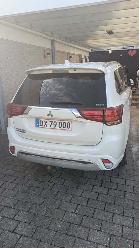 undefined Mitsubishi Outlander fra 2020