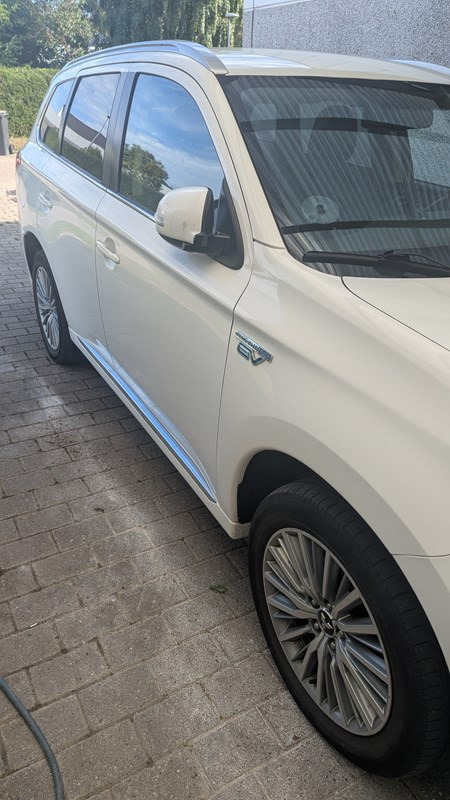 undefined Mitsubishi Outlander fra 2020