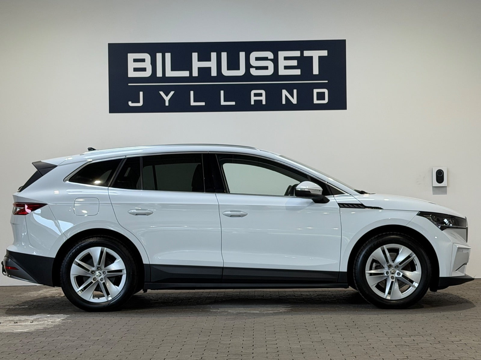 Hvid Skoda Enyaq fra 2022