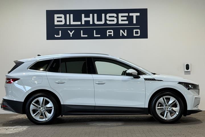 Hvid Skoda Enyaq fra 2022