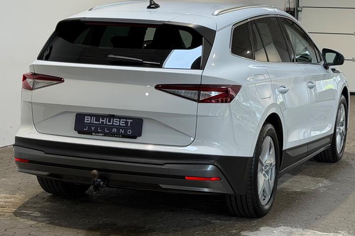 Hvid Skoda Enyaq fra 2022