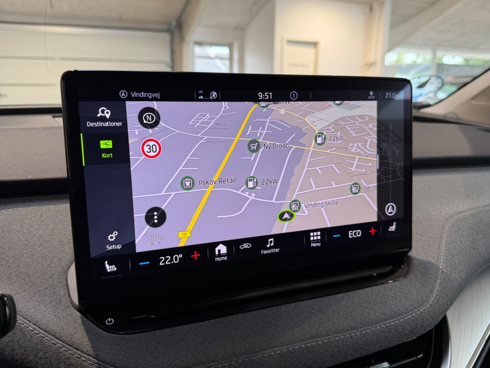 Hvid Skoda Enyaq fra 2022