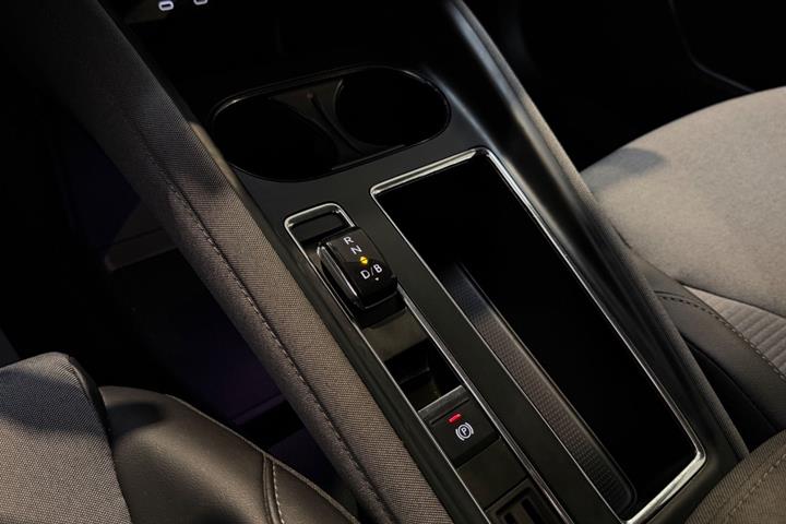 Hvid Skoda Enyaq fra 2022
