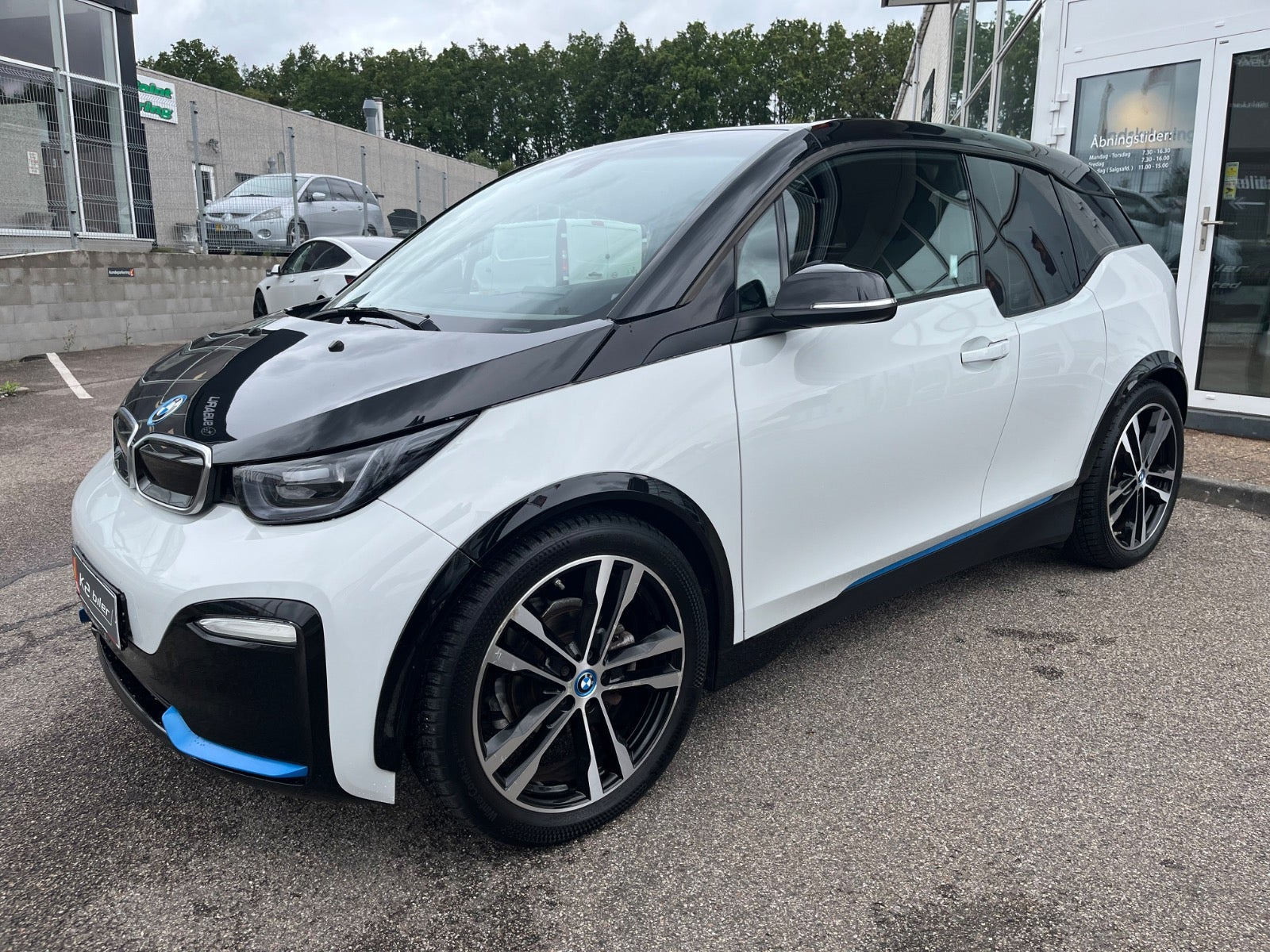 Hvid BMW i3s fra 2021