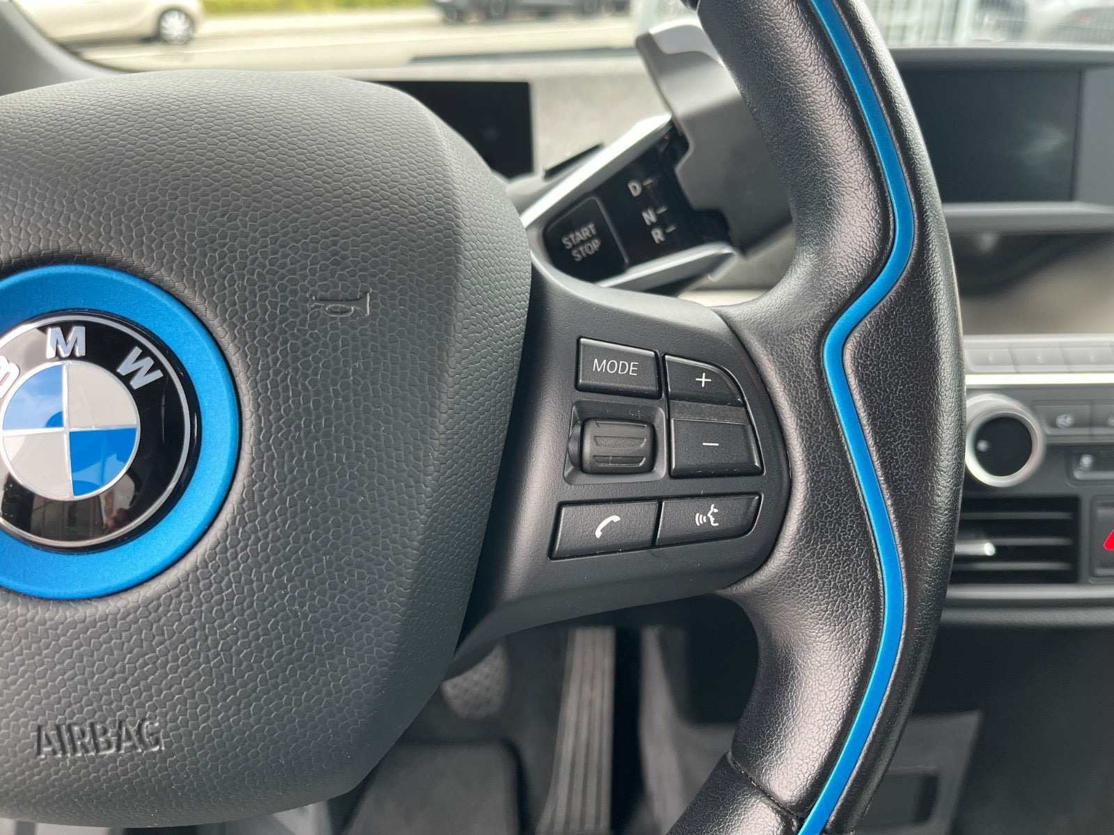 Hvid BMW i3s fra 2021