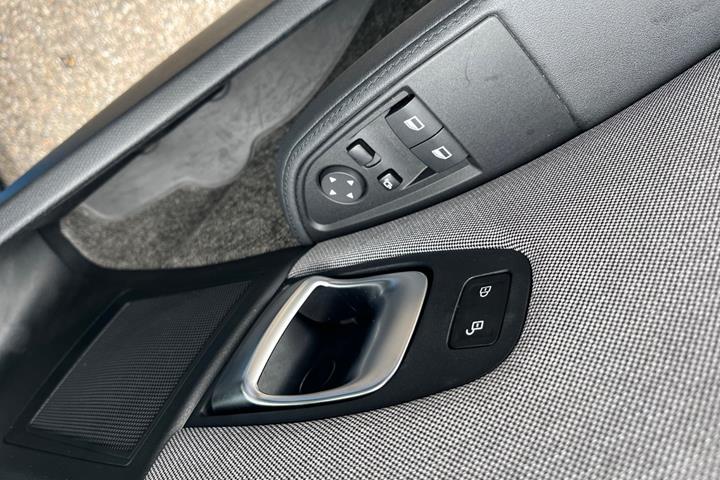 Hvid BMW i3s fra 2021