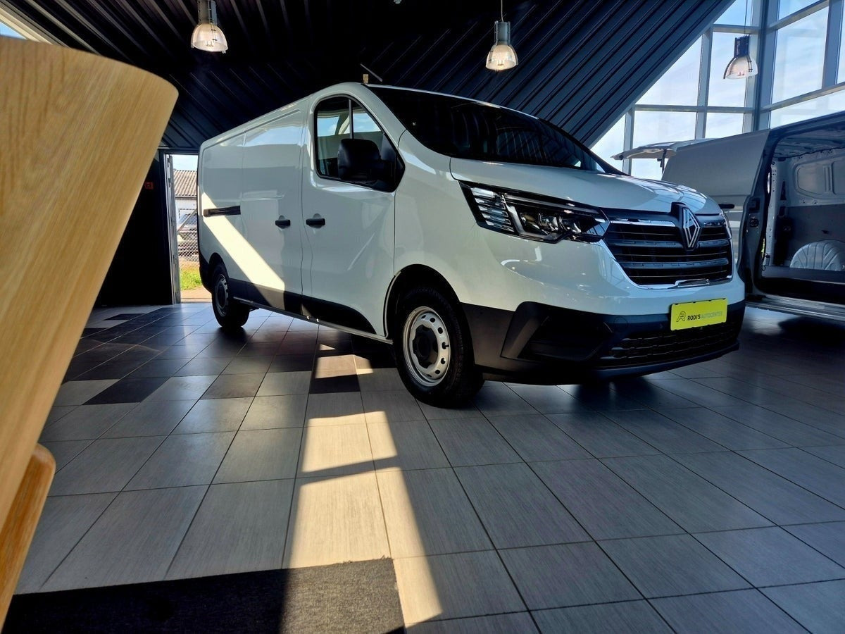 Hvid Renault Trafic fra 2026