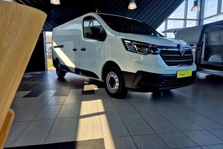 Hvid Renault Trafic fra 2026