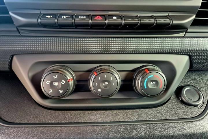 Hvid Renault Trafic fra 2026