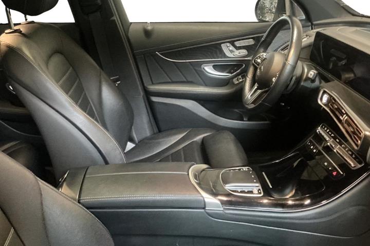 Grå Mercedes EQC400 fra 2020