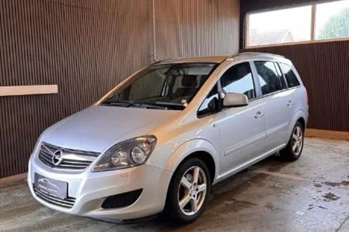 Grå Opel Zafira fra 2014