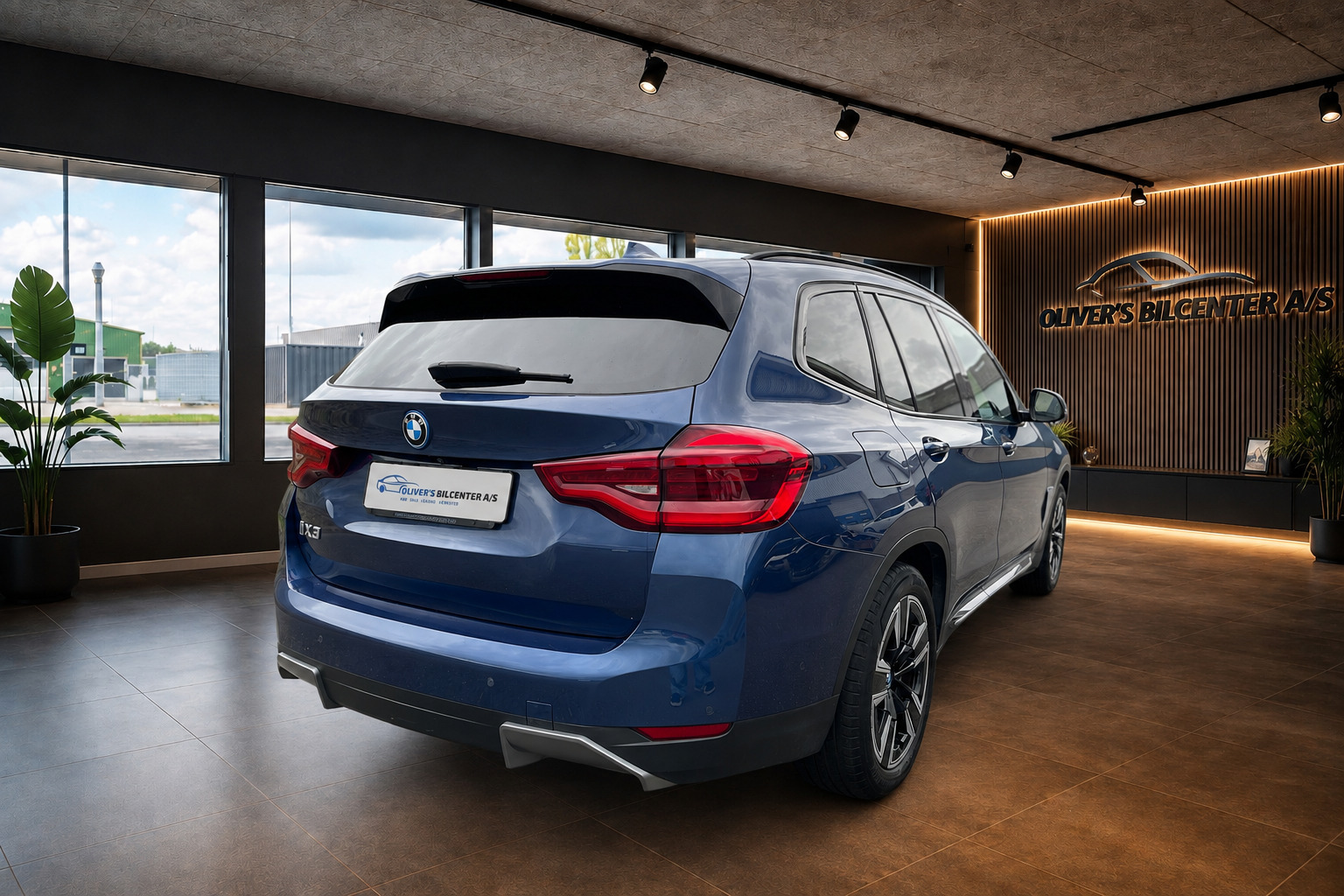 Blå BMW iX3 fra 2021