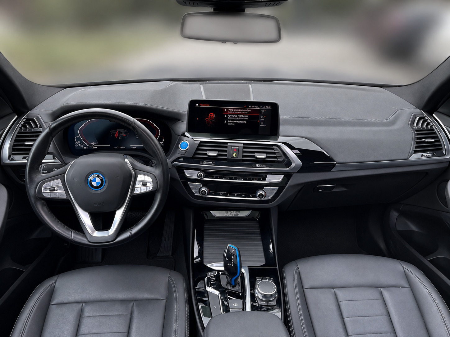 Blå BMW iX3 fra 2021