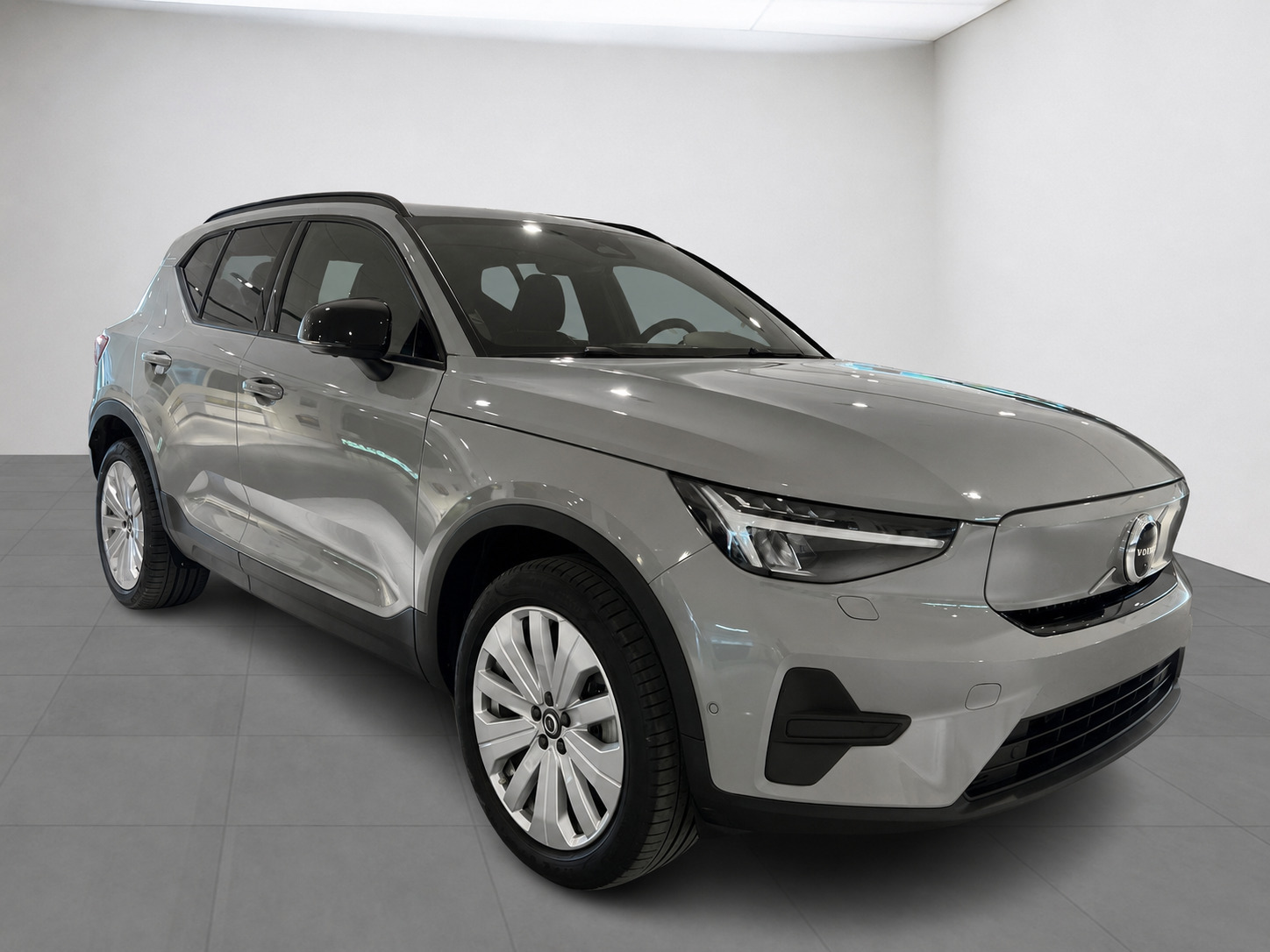 Grå Volvo EX40 fra 2025