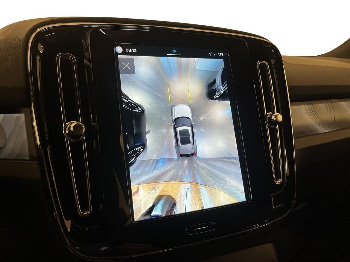 Grå Volvo EX40 fra 2025