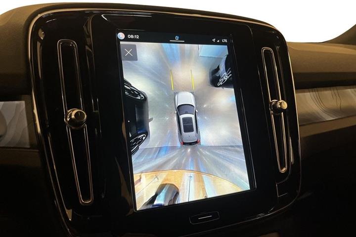 Grå Volvo EX40 fra 2025
