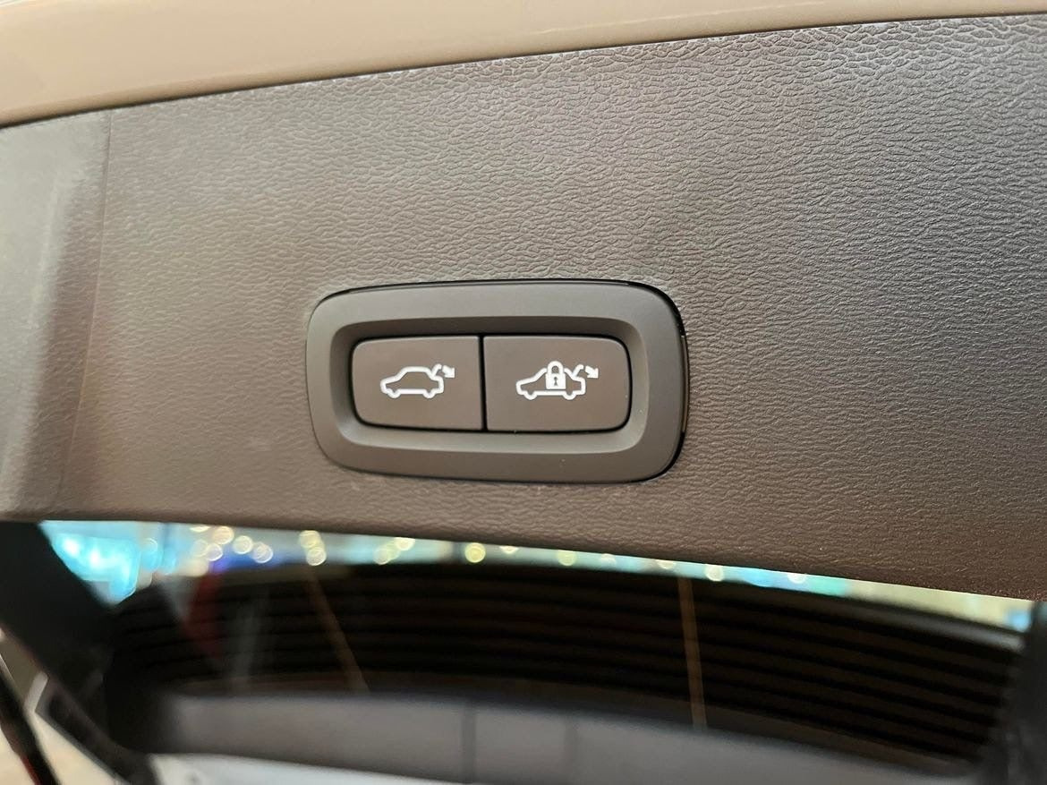 Grå Volvo EX40 fra 2025
