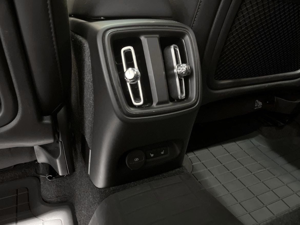 Grå Volvo EX40 fra 2025