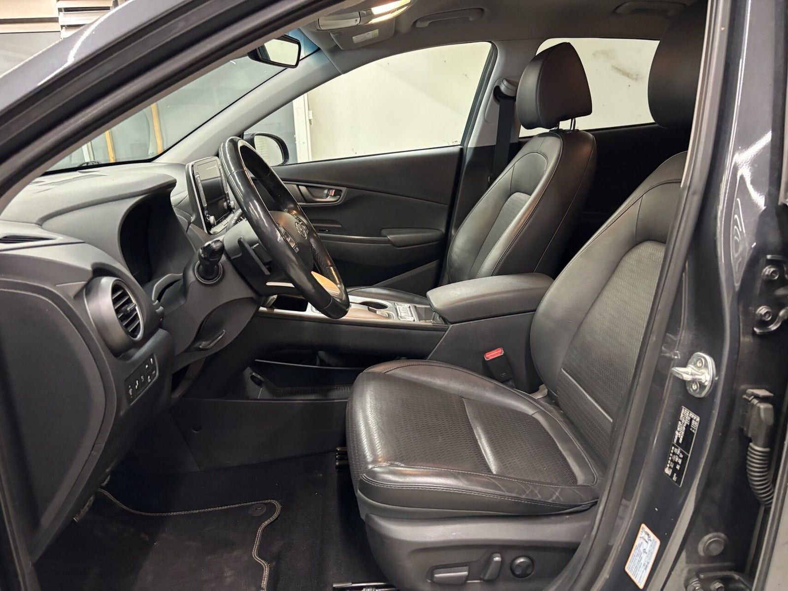 Grå Hyundai Kona fra 2018