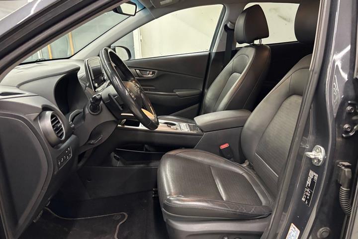 Grå Hyundai Kona fra 2018